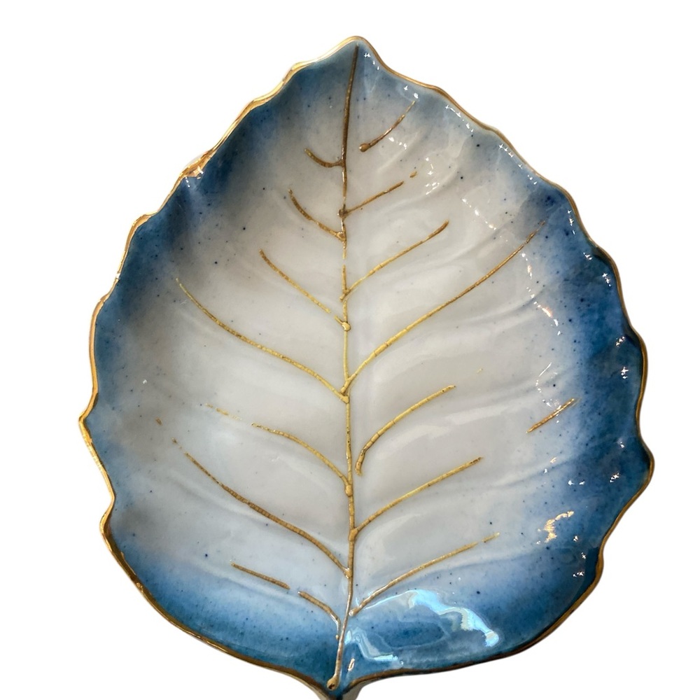 One Vintage Japan Blue & White w/ Gold Leaf-Shaped Vintage Dish or Trinket - Picture 2 of 11